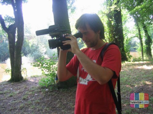 Vojta Ledvina s kamerou [foto: archiv TV Kolín]