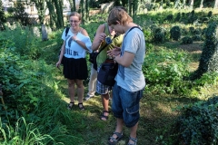 Petra Huková, Filip Fryml a Jakub Mazuch na Starém židovském hřbitově v Kolíně. Kromě natáčení reportáže se zde zkoušela i akční kamera GoPro! [foto: ?]